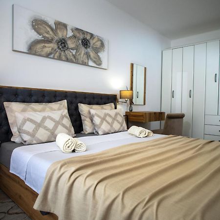 Secret Escape Apartment โรวีน ภายนอก รูปภาพ