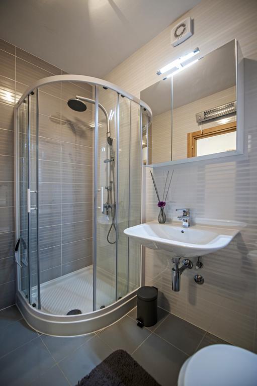 Secret Escape Apartment โรวีน ภายนอก รูปภาพ