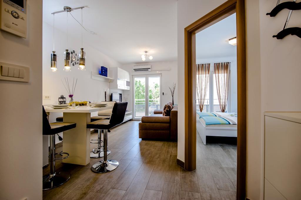 Secret Escape Apartment โรวีน ภายนอก รูปภาพ
