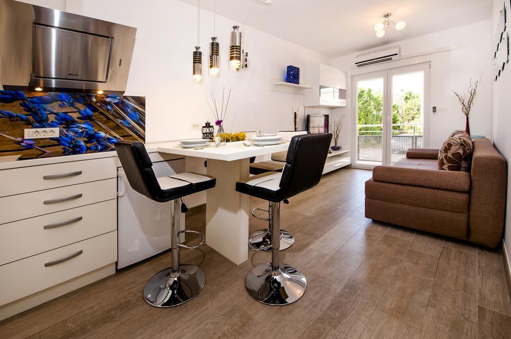 Secret Escape Apartment โรวีน ภายนอก รูปภาพ