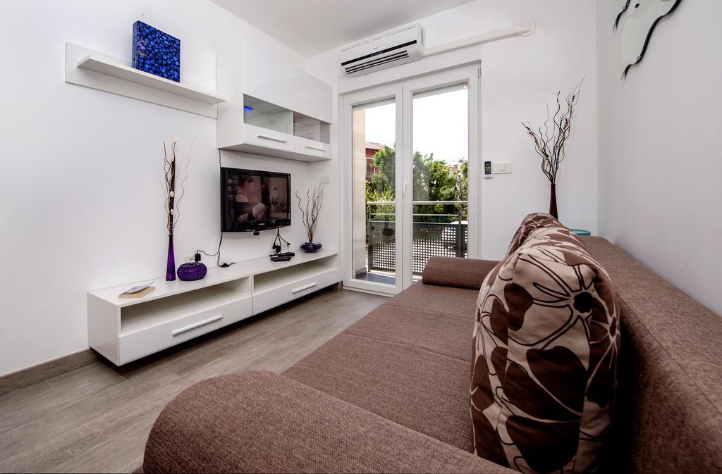 Secret Escape Apartment โรวีน ภายนอก รูปภาพ