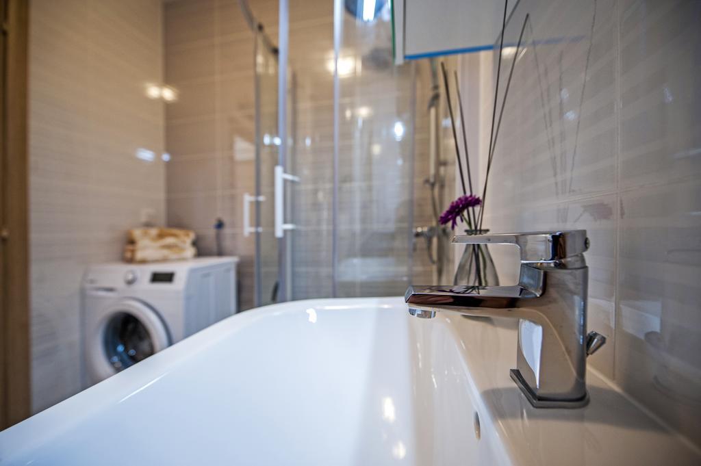 Secret Escape Apartment โรวีน ภายนอก รูปภาพ